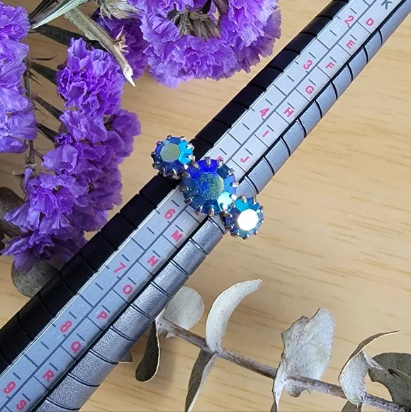 Aurora Borealis 3 Prong Vintage Ring with Iridescent Blue Stones. Size 5 1/2. - Picture 3 of 5